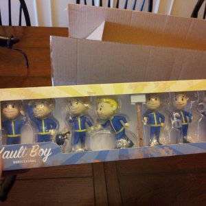 Official Fallout 3 bobbleheads unboxing!