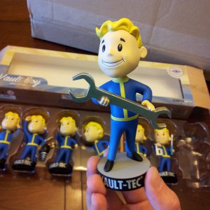 Official Fallout 3 bobbleheads unboxing!