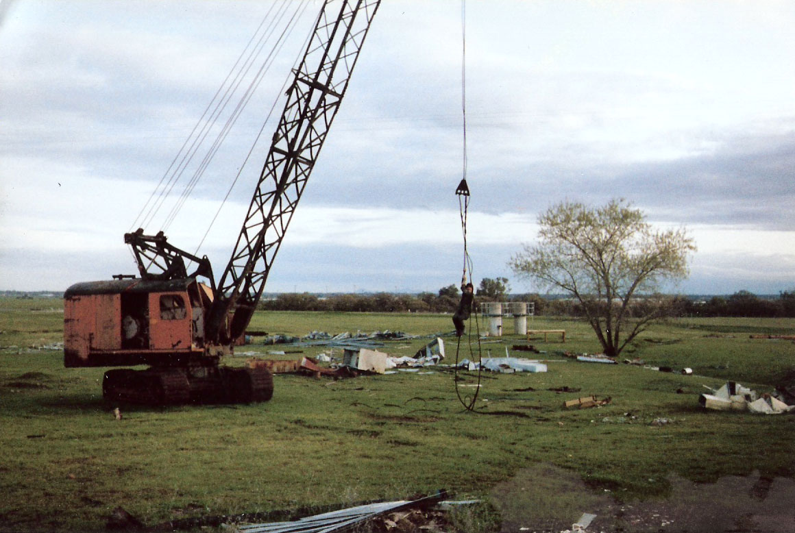 851SMS-4C_04 Exterior Crane