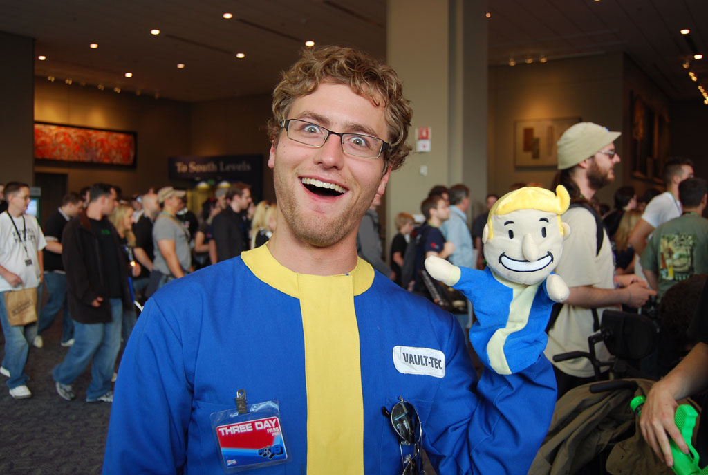 PAX Vault Boy puppet with Cosplayer